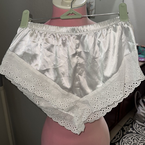 Cute and Sexy Lacy Bra and Panty set NWOT - Picture 4 of 4